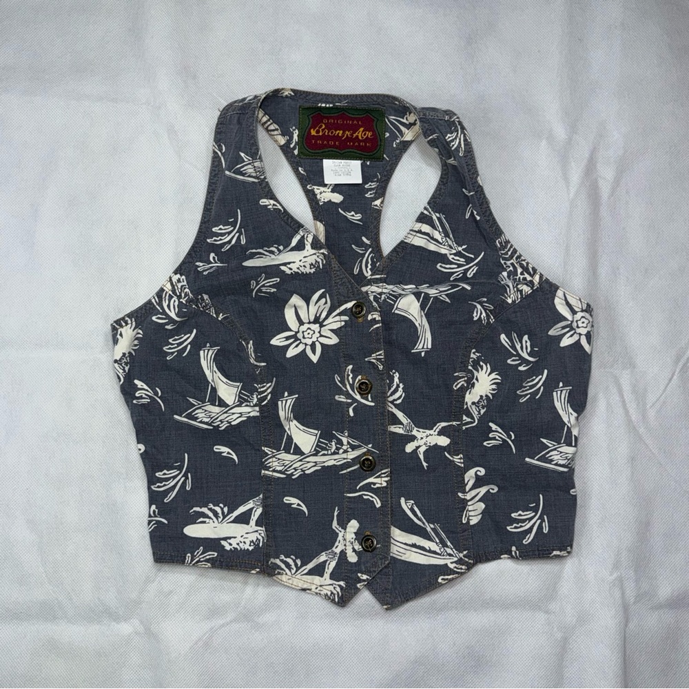 A Bronze Age Women's Gray Floral Vest